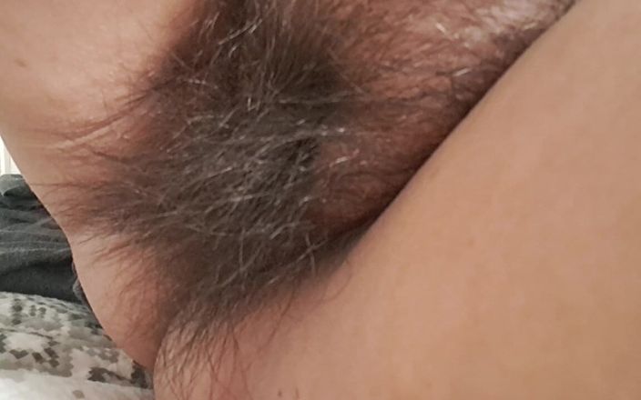 Mommy big hairy pussy: 熟女のデブなマンコを撮影