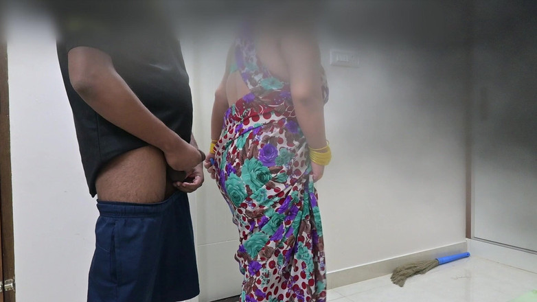 savithabhabhi: Služka Hema byla ošukaná pronajímatelem