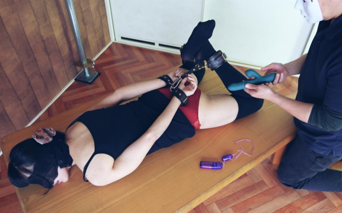 ushirosugatanomiki: Masturbare de neoprit cu vibrator lăsată neatinsă pentru o lungă...
