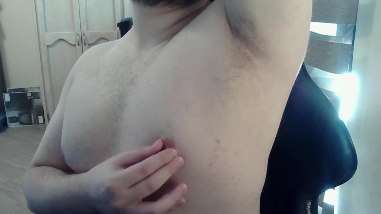 Himbo_Fox: Un armăsar musculos se joacă cu sfârcurile și mușchii lui