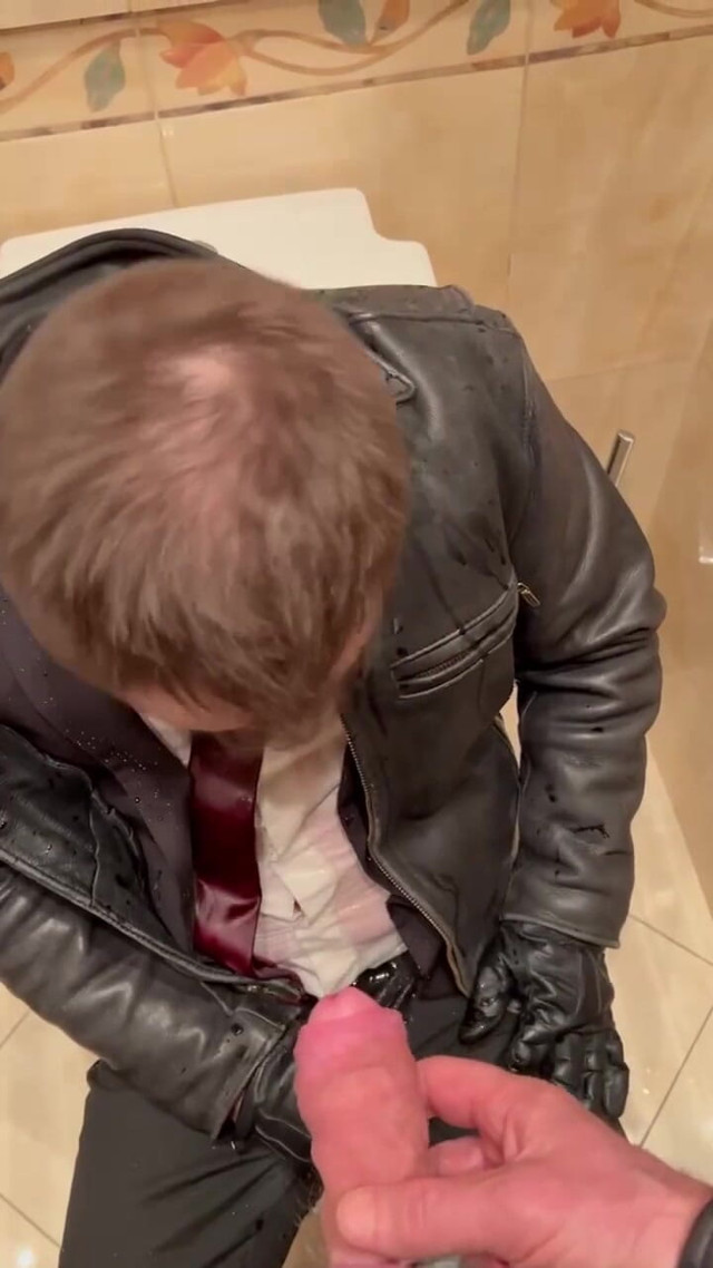 Office Boy in Suit Get Pissing (Kinky Sirius) Office Boy in Suit Get Pissing (Kinky Sirius)