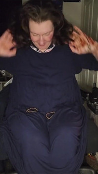 Niente è come sbattere il mio velo per la notte e uscire dai miei abaya e vestirsi per le mie sottoveste
