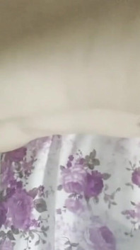 Elle était timide au début après avoir vu ma bite, elle chevauche ma bite comme une folle