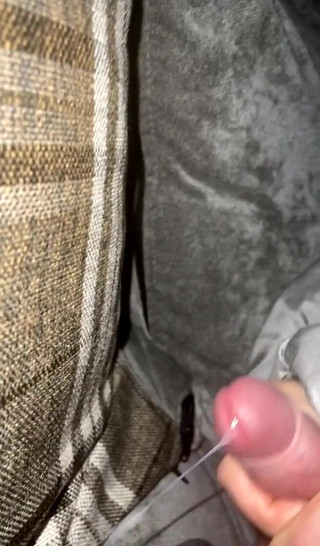 jay jenson: J’ai eu une branlette sur le canapé de mon pote...