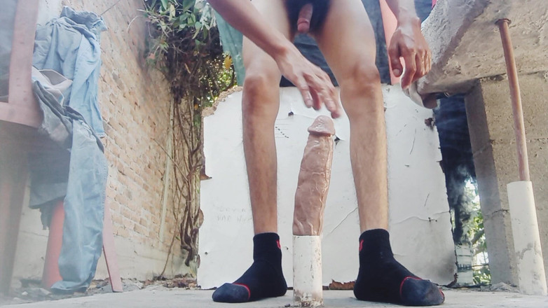 WolfGV: Anüsümü germek için kocaman yapışıyorum