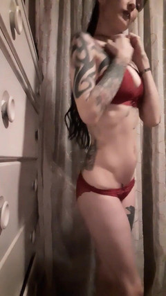 PandoraSG: Smyslná červená krajka striptýz