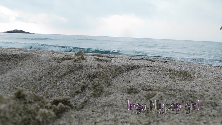 Inga lillypop girl: Teen Girl Masturbate on the Beach