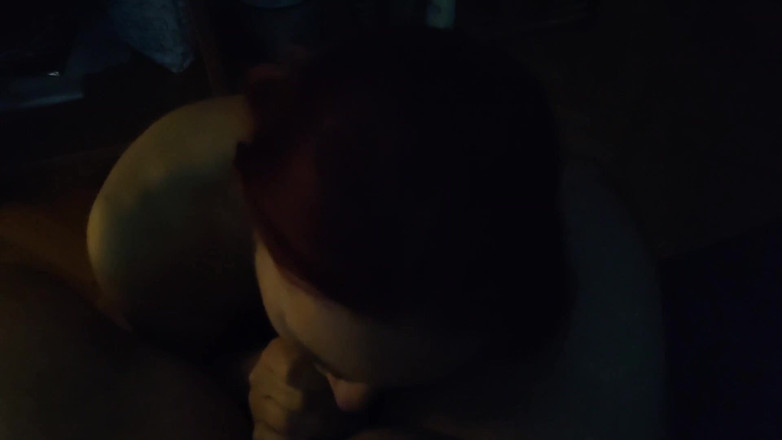 JelaiBora: チャンスがあるたびに彼のチンポをしゃぶるのが大好きです