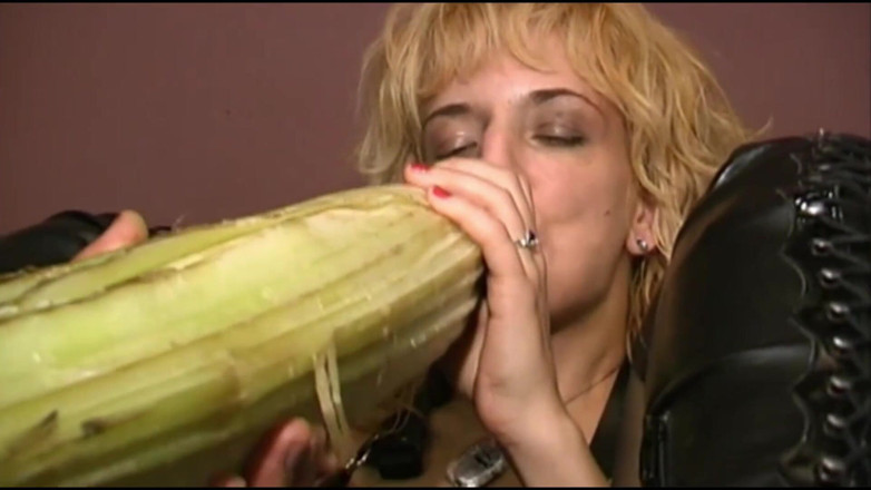 My real dirty life: このふしだらな女のお尻、マンコ、口を壊す3人の男