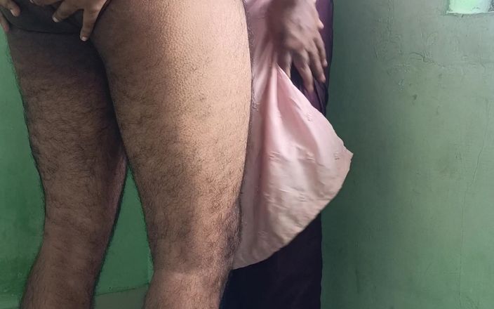 Laxi ammu: Menajeră se bucură de sex în picioare