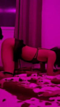 Divertimento interrazziale con un femboy serbo!