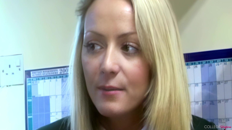 College Uniform: Temu bual yang menampilkan Alana Chase