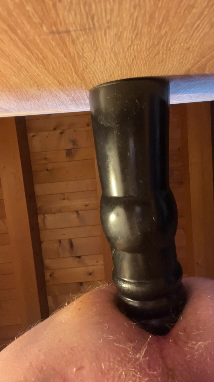 Almaviva: Ông nội tự địt mình với con cu giả bdsm đen của ông ấy