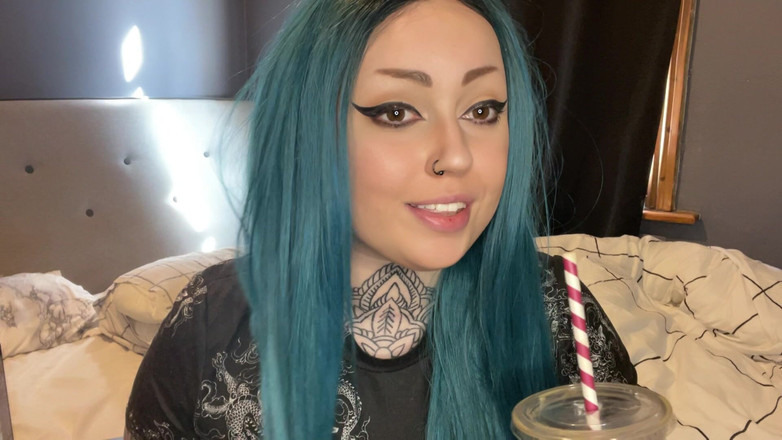 Miss Valentina: Beli pelacur latteku yang suka makan es