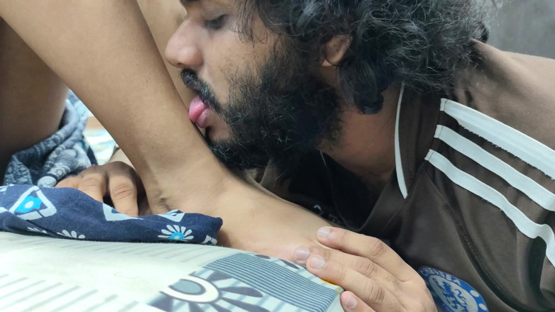Vaigavarun45: Baiser de chatte avec léchage de pieds, romance par des...