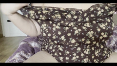 Lux Eva: Une belle-mère MILF en culotte transparente masturbe sa chatte mouillée