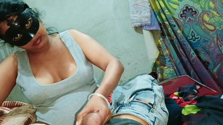 Sexy_girl_nehu: Hintli kadın sert ve kesintisiz sakso çekiyor ve 31 çektiriyor