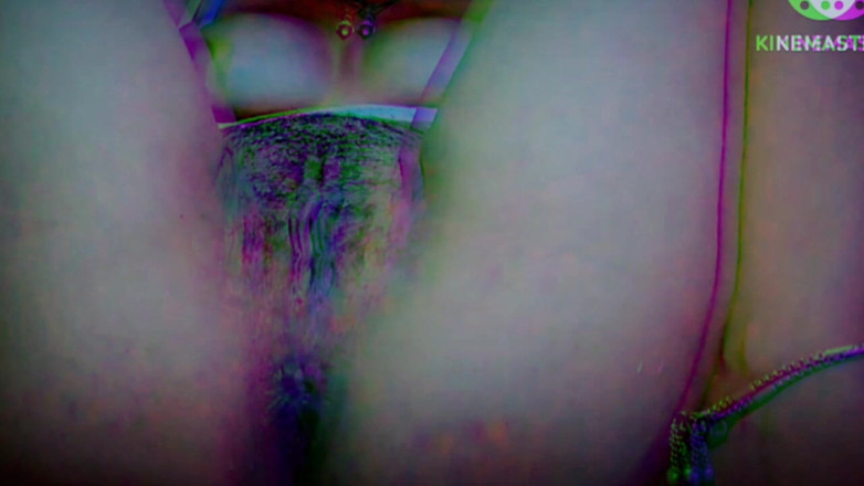 TricolorMusic3: Ragazza nuda indiana mostra la sua figa rosa in mms...