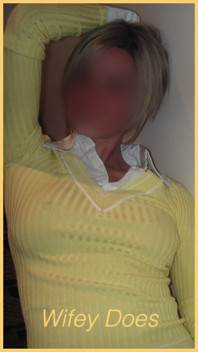 Wifey è incredibile in questa camicia calda senza reggiseno