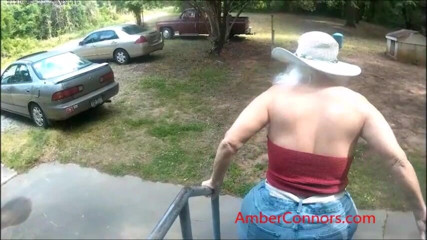 Amber Connors: Ambra in jeans attillati