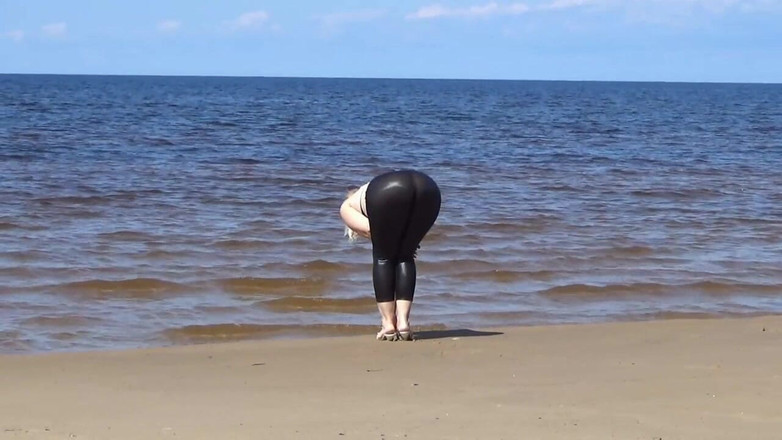 RedRoseRus: Stor rumpa i shorts och läderleggings