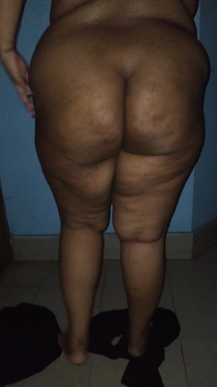 Aria Mia: Lana Rose se převléká s kozami s velkým zadkem