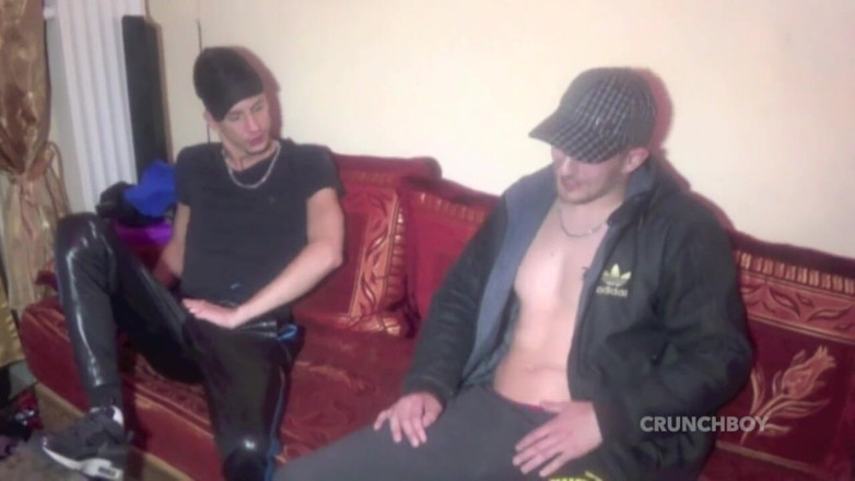 Crunch Boy: Băiat heterosexual futut de o pulă arabă xxl