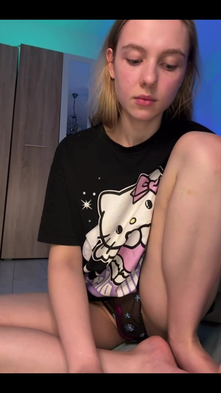 JuiceLussie: Büyük dildo ile pembe mükemmel amcığı parmaklıyor