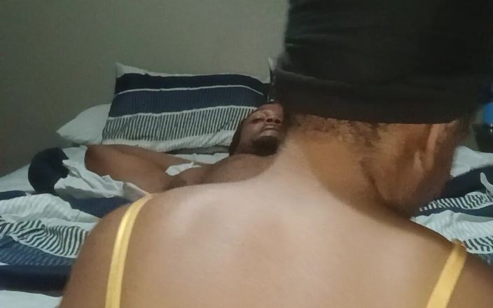 Tj Gyno: मोटी सांवली चोदने लायक मम्मी बड़े काले लंड पर लंड चुसाई के लिए सेक्सी गांड दिखाती है
