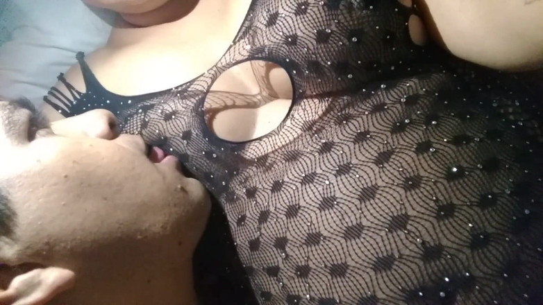 Lady_devil28: Mainin dan nyepong toket besar ibu tiriku