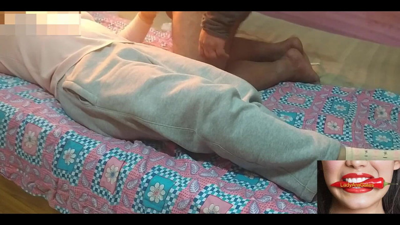 Hotty Jiya Sharmaa: Delhi Uzyskiwanie wiadomości przez nauczyciela