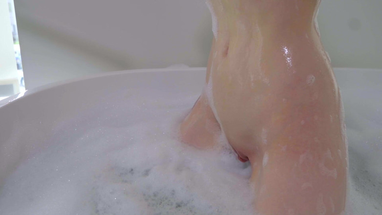 Piper Blush: 継父のために自分を洗う