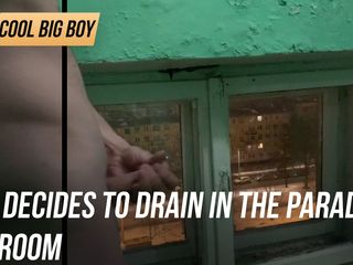 Cool big boy: Geçit odasında aşırı boşaltmaya karar verir