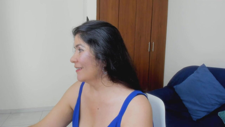 Kira Geiner: MILF with Big Ass Sex Naked Masturbation