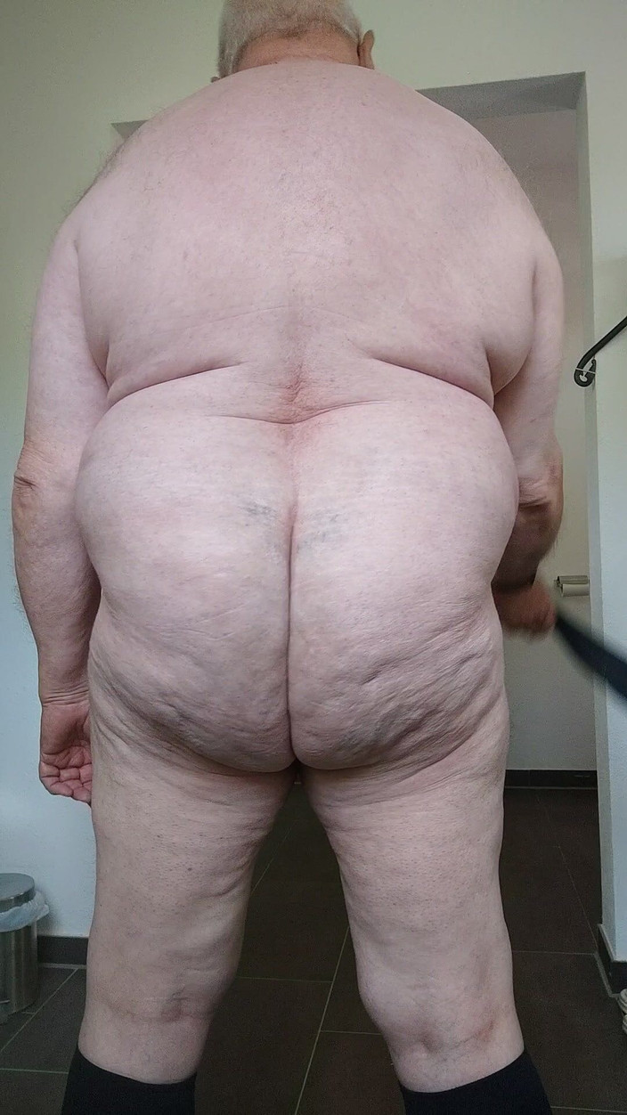 Karlchengeil: Punito per aver bevuto la mia pisciata