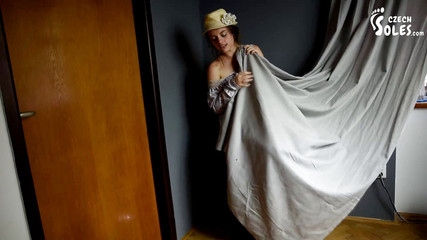 Czech Soles - foot fetish content: Annina letní bosá chodidla v sandálech pózuje