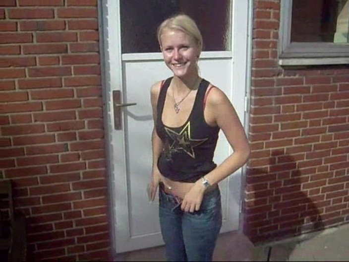 Blondehexe: İyi günler kapısının önüne işedim