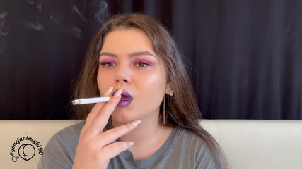 Your fantasy studio: Séduction de la fumée violette : vapotage en gros plan et...