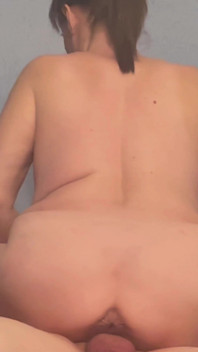 Zralá Marie miluje jízdu při kolíku s análním creampie