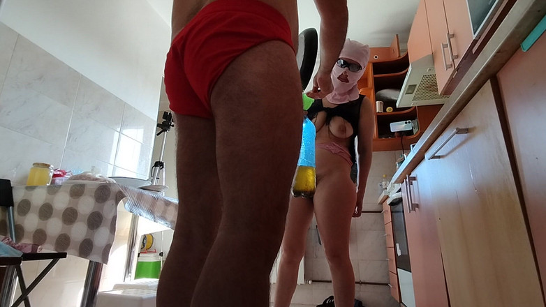 Mirsur: Pasangan amatur gila berseronok di dapur