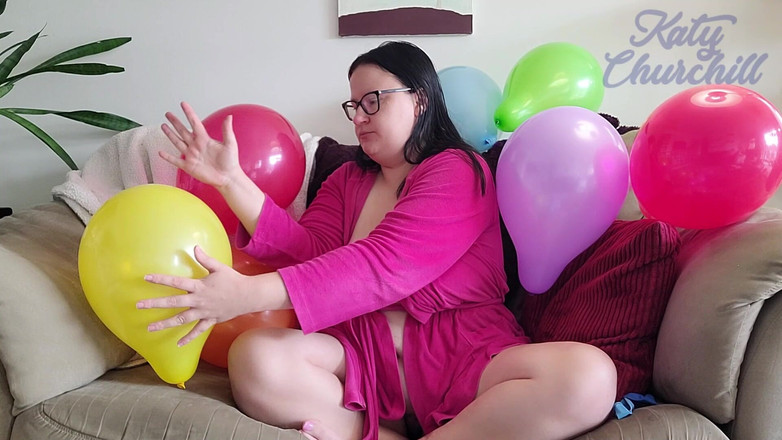 Katy Churchill: Spränger massor av ballonger