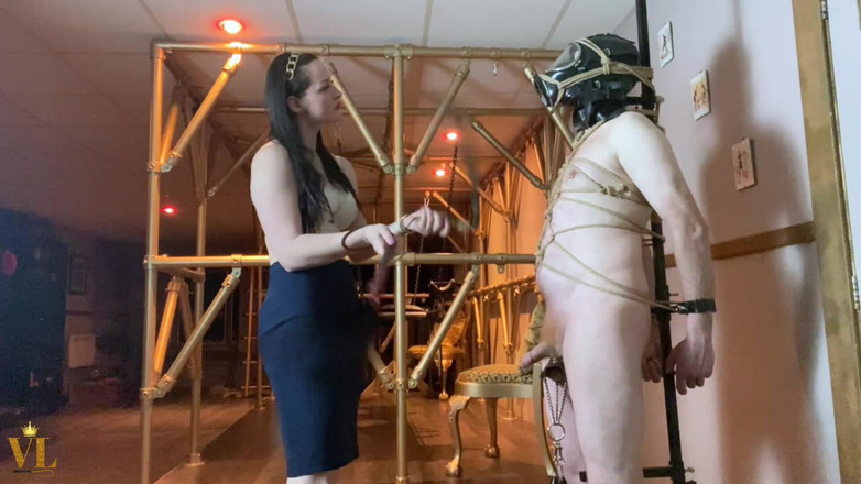 Vivienne l'Amour: Vivienne L'amour - Orgasm Tower Anguish Pt 2 - svázaná zbičovaná a spálená