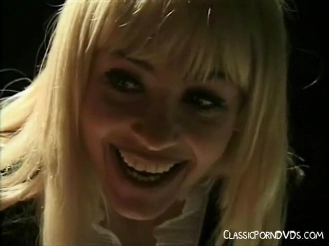 Classic Porn DVDs: Mucama caliente cuidando a su maestro
