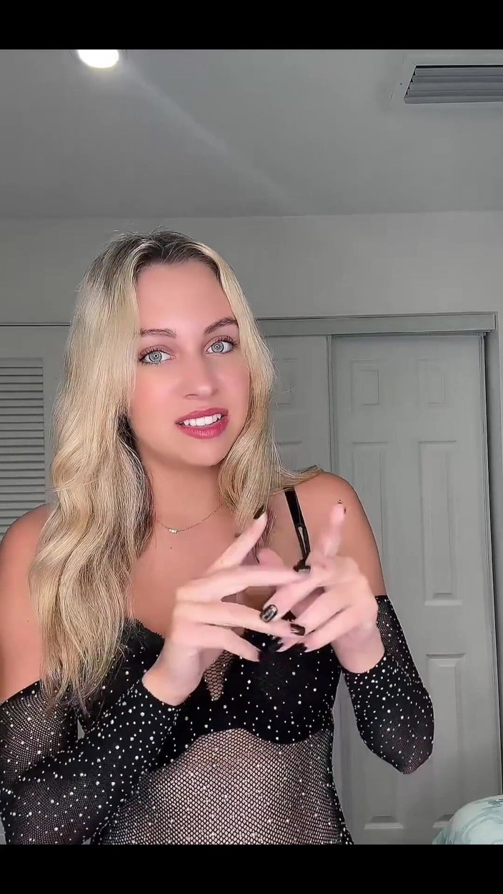 Tiffstreatsxoxo: Omg wyd macht es hier mit diesem kleinen Tiny Tiny?