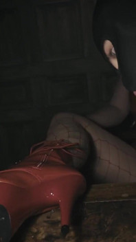 Glänzende rote unterwerfung mit hohen Absätzen (kriechen über meinen schreibtisch und leck meine stiefel)