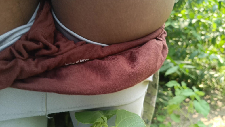 Magilmathi: 继兄在丛林里做爱