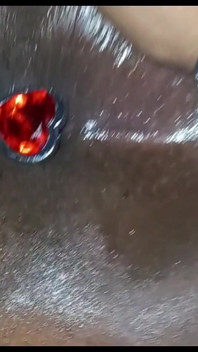 La Casa Hyped'da şeytan toplarına kapıldıktan sonra La Ebony'ye büyük giriş