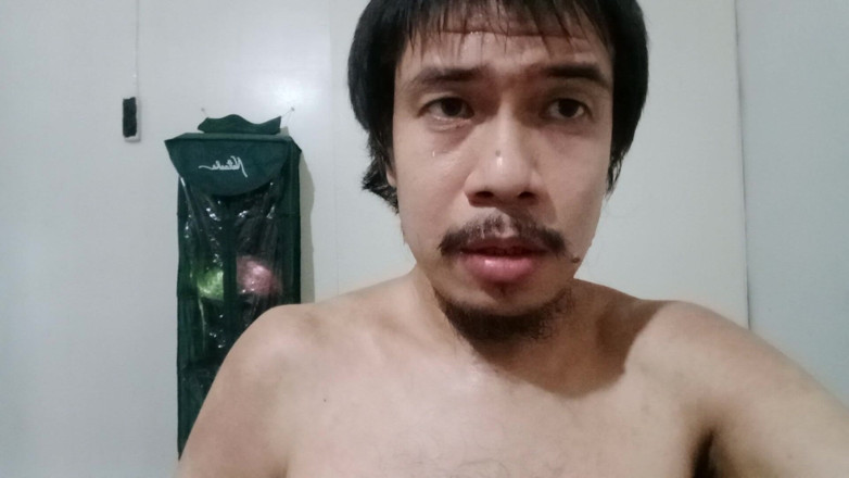 Piolo Alberto: คุกเข่าช่วยตัวเอง