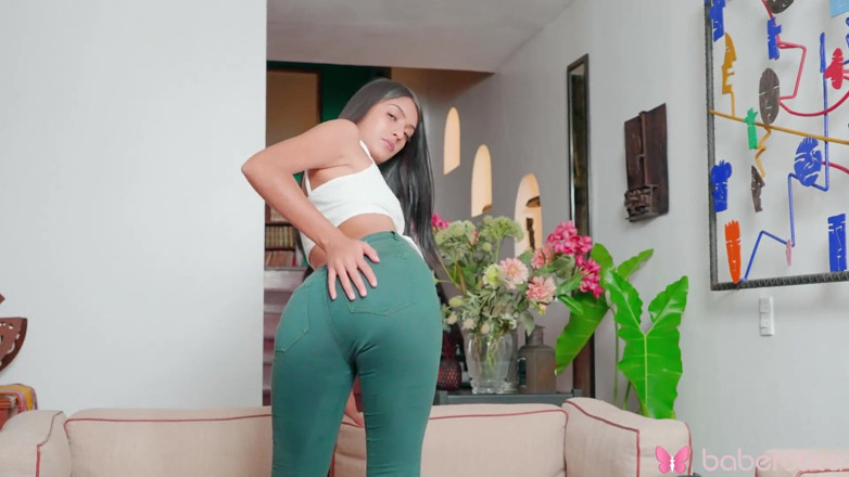 Baberotica: Diana Ferreira Z Venezuely se vrací masturbovat na naší pohovce!