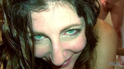 Cumbizz: Milf anal, preñada en gangbang, fiesta de leche